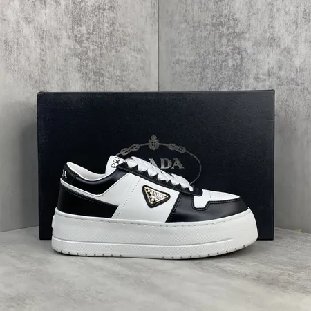 プラダ カジュアルシューズ