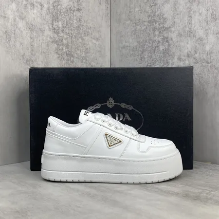 プラダ カジュアルシューズ