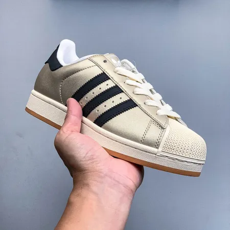 アディダス カジュアルシューズ