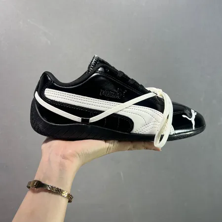 プーマ スニーカー