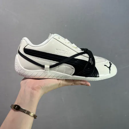 プーマ スニーカー