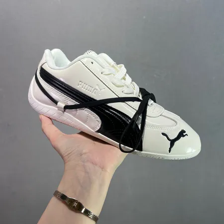 プーマ スニーカー