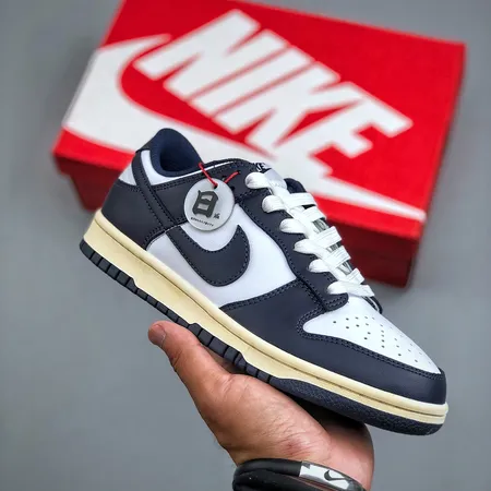 ナイキ カジュアルシューズ