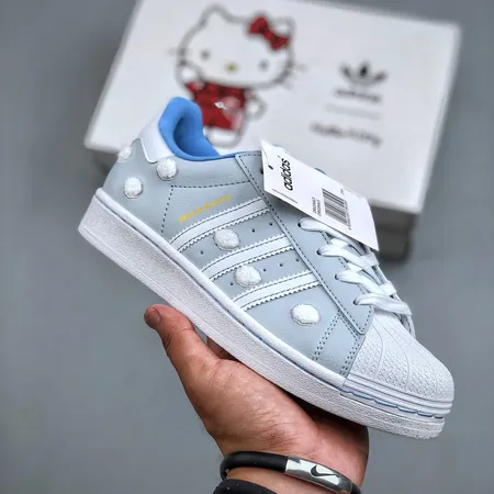 アディダス カジュアルシューズ