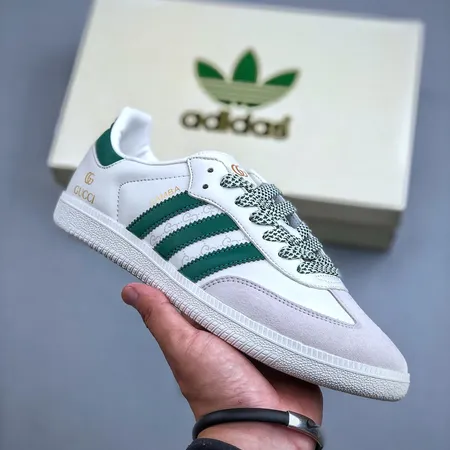 アディダス カジュアルシューズ