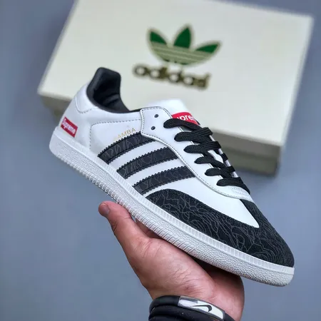 アディダス カジュアルシューズ