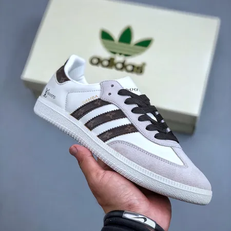 アディダス カジュアルシューズ