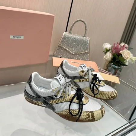 ミュウミュウ カジュアルシューズ