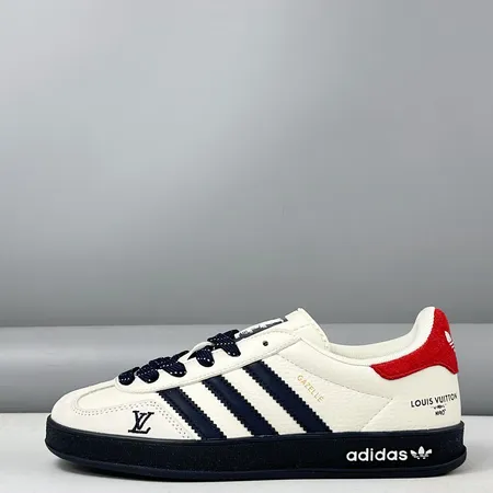 アディダス カジュアルシューズ