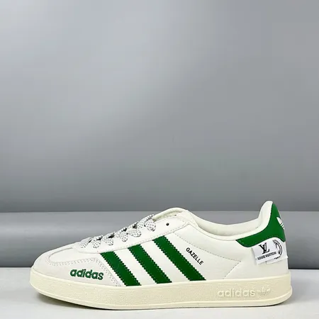 アディダス カジュアルシューズ