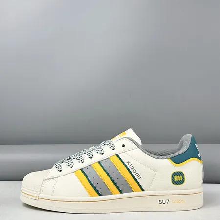 アディダス カジュアルシューズ