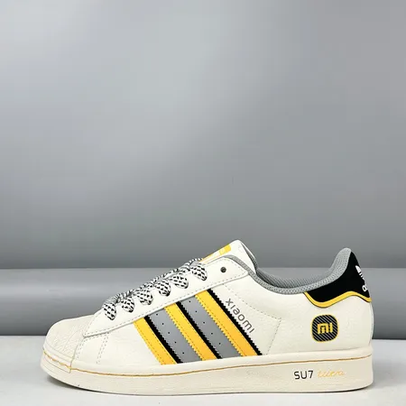 アディダス カジュアルシューズ