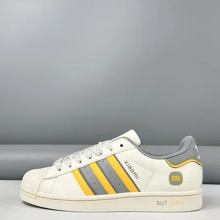 アディダス カジュアルシューズ