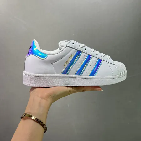 アディダス カジュアルシューズ