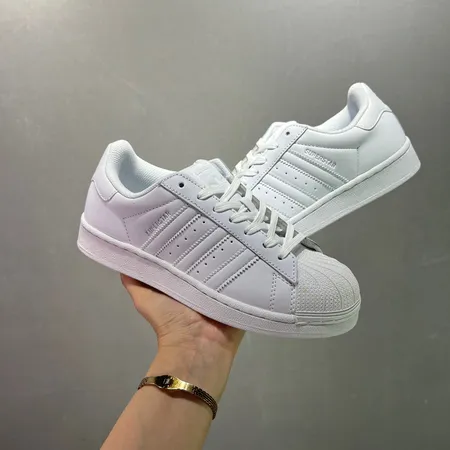 アディダス カジュアルシューズ