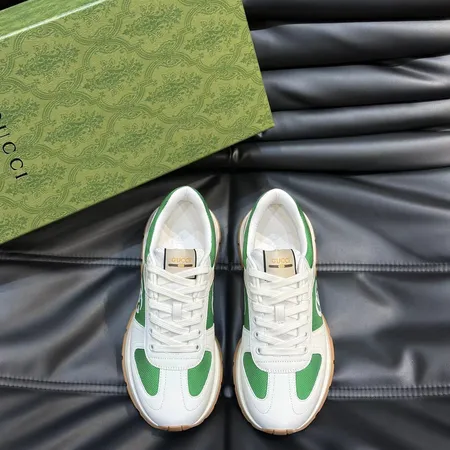 グッチ カジュアルシューズ