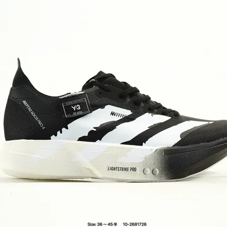 アディダス スニーカー