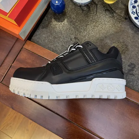 ルイヴィトン カジュアルシューズ