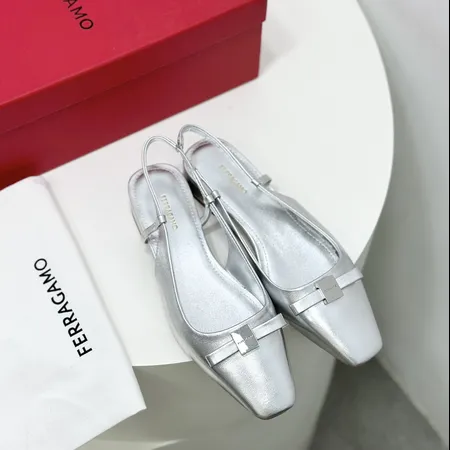 フェラガモ サンダル