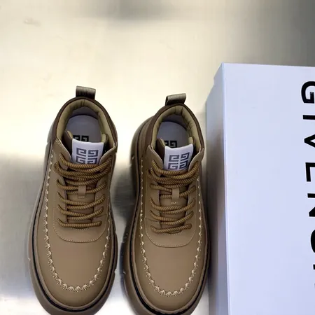 ジバンシィ カジュアルシューズ