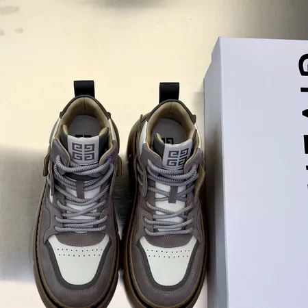 ジバンシィ カジュアルシューズ