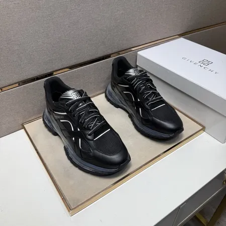 ジバンシィ カジュアルシューズ