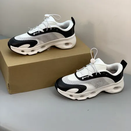 ロエベ スニーカー