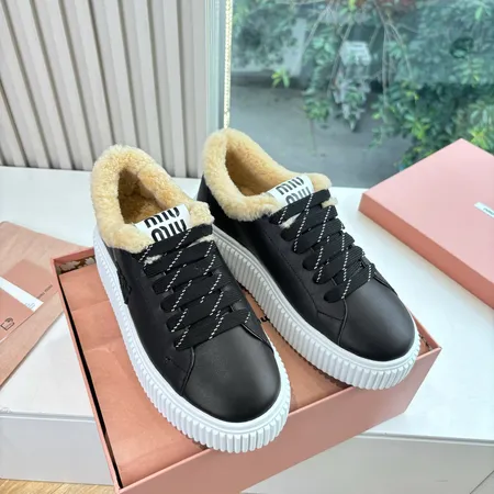 ミュウミュウ カジュアルシューズ