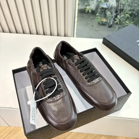 プラダ カジュアルシューズ