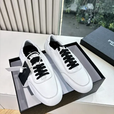 プラダ カジュアルシューズ