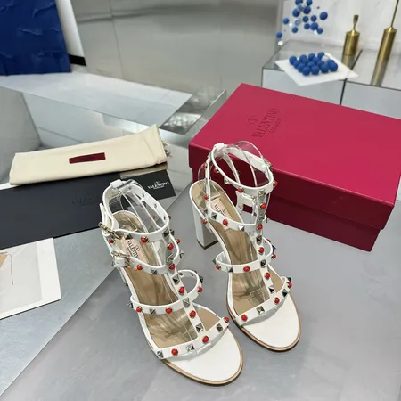 ヴァレンティノ サンダル