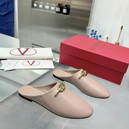 ヴァレンティノ サンダル