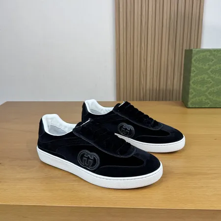 グッチ カジュアルシューズ