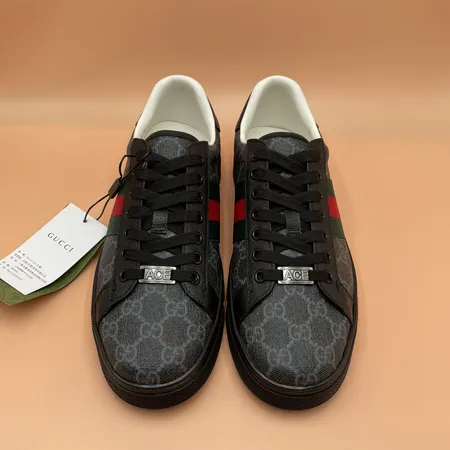 グッチ カジュアルシューズ