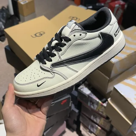 ナイキ カジュアルシューズ