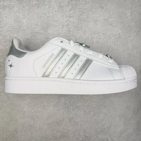 アディダス カジュアルシューズ