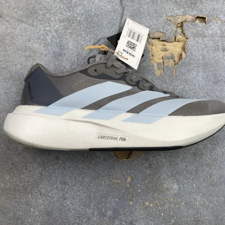 アディダス スニーカー