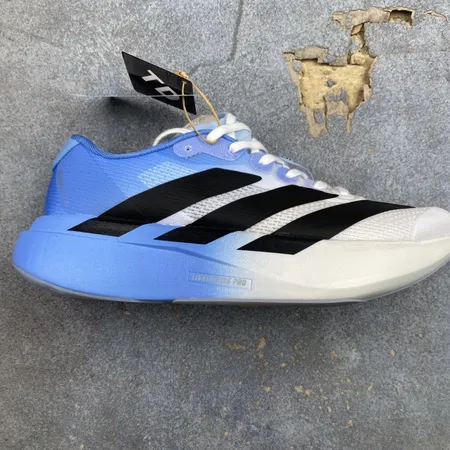 アディダス スニーカー