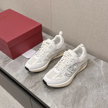 ヴァレンティノ スニーカー