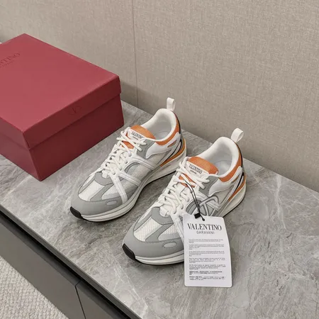 ヴァレンティノ スニーカー