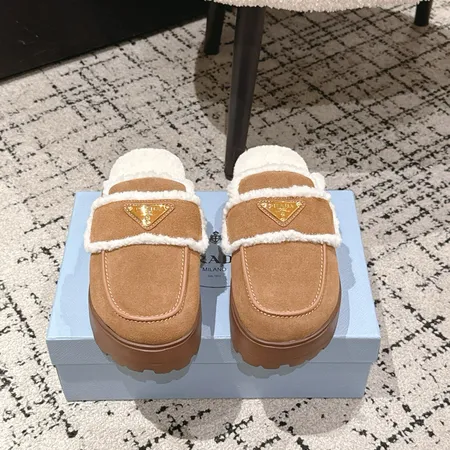 プラダ スリッパ