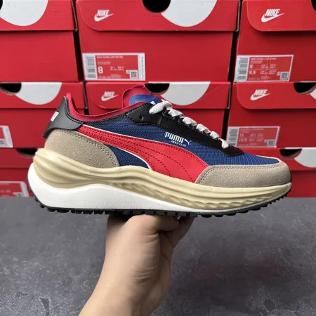 プーマ スニーカー