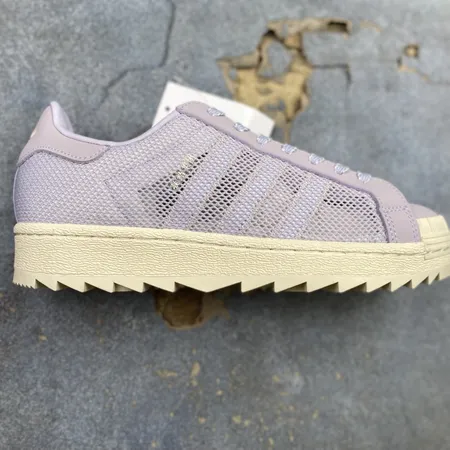 アディダス カジュアルシューズ