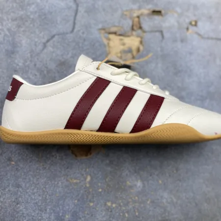 アディダス カジュアルシューズ