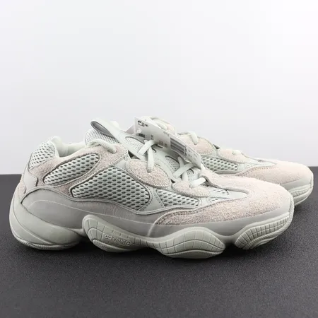 アディダス スニーカー