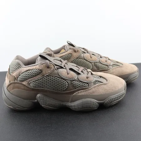 アディダス スニーカー