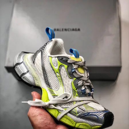 バレンシアガ スニーカー