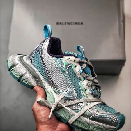 バレンシアガ スニーカー