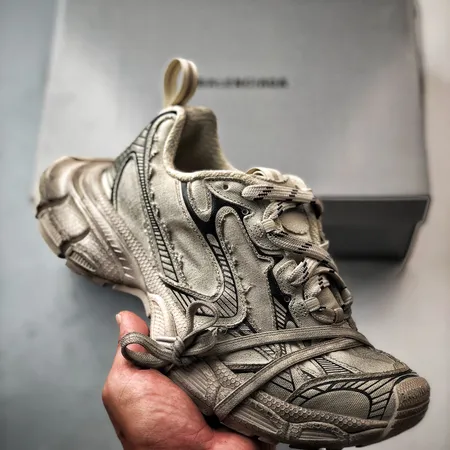 バレンシアガ スニーカー