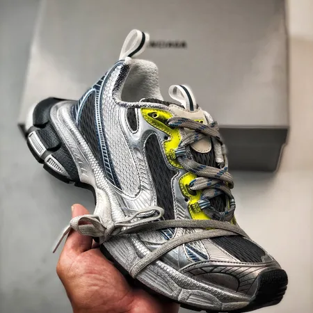 バレンシアガ スニーカー